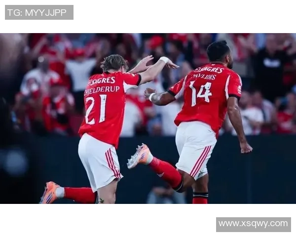 世界杯精彩对决那不勒斯与本菲卡战成平局补时进球引发全场狂欢